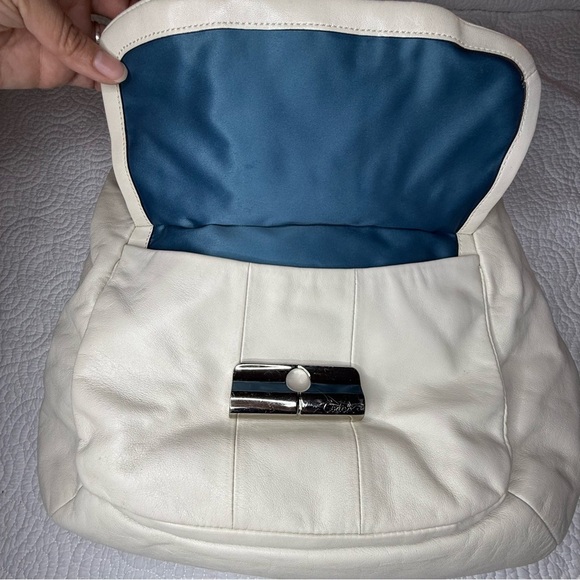 Coach Cream Leather Bag with Blue Lining - Picture 2 of 11